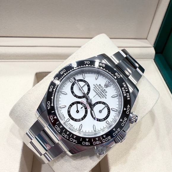 Rolex Daytona Panda 126500LN - Picture 5 of 9